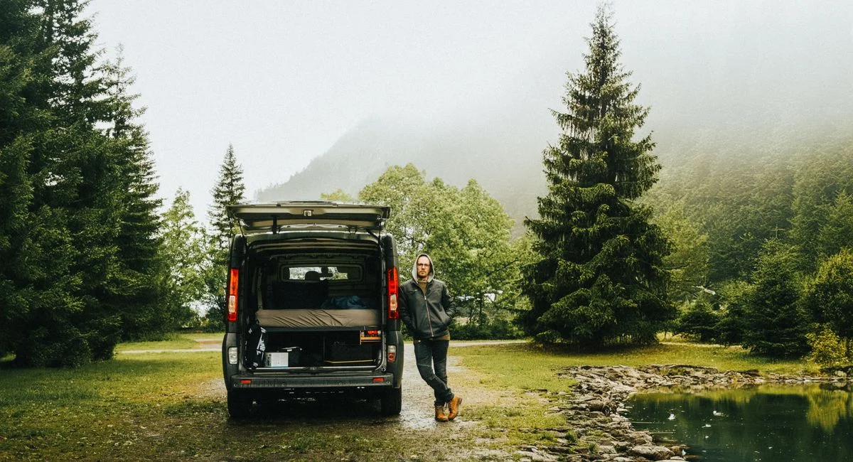 Illustration, camping-car rencontre femme
